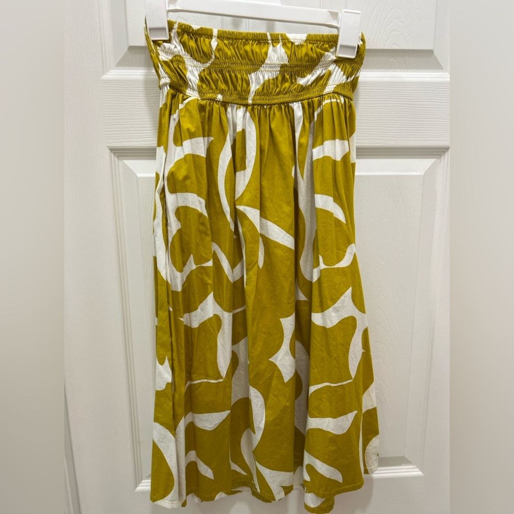Skirt from target yellow and white only worn once smoke free home
